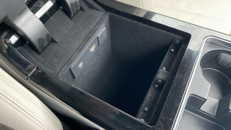 Land Rover Range Rover Velar 2.0 P250 R-Dynamic SE 5dr Auto Petrol Estate